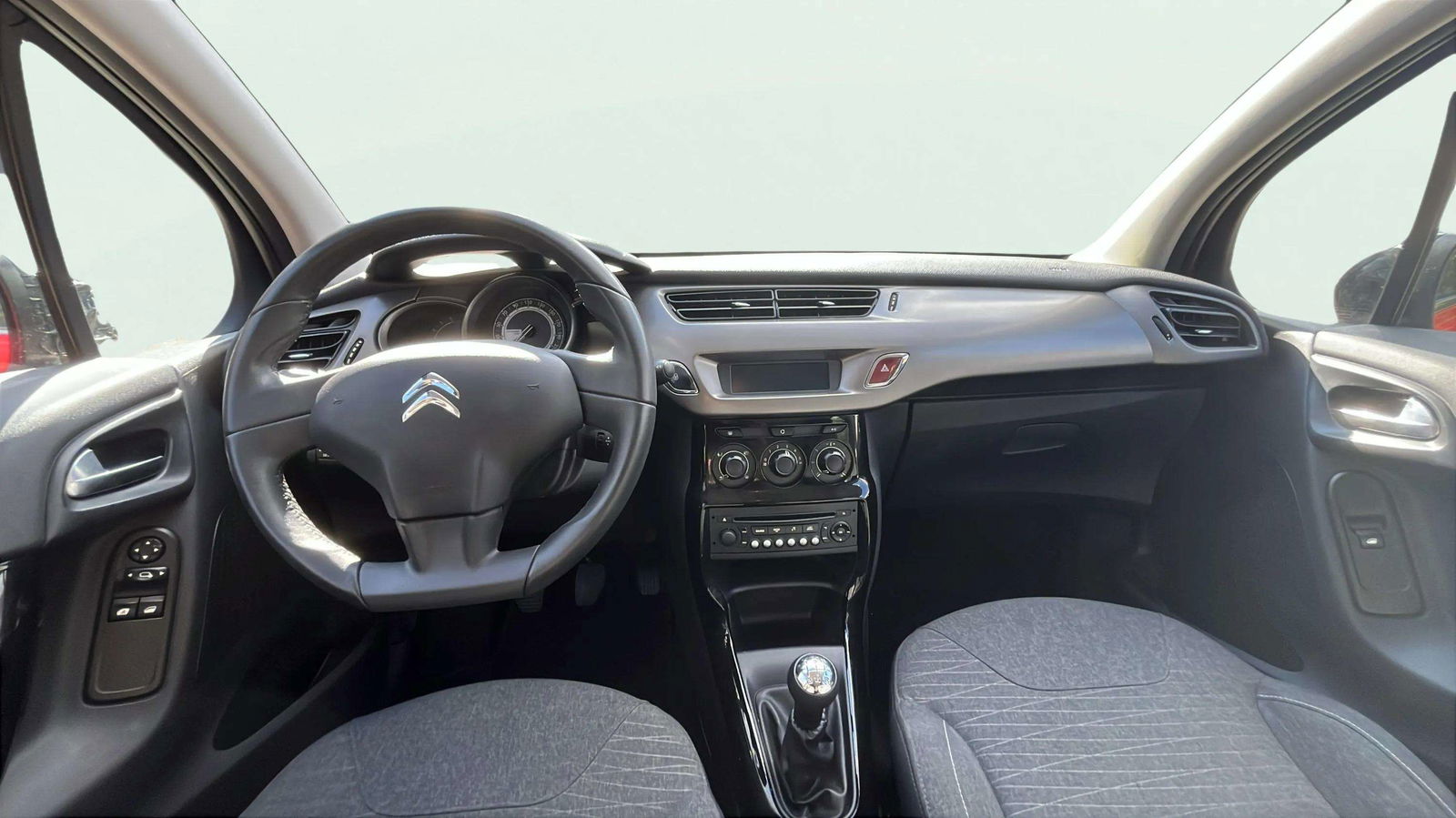 https://cdn-flexicar.caraffinity.it/public_appraisal_images_pro/images/stock/184365/nGQgiwfE4B__6864 JWZ_b22a5238fa724344a386b807ac0f5582_Interior_9.jpeg.jpg
